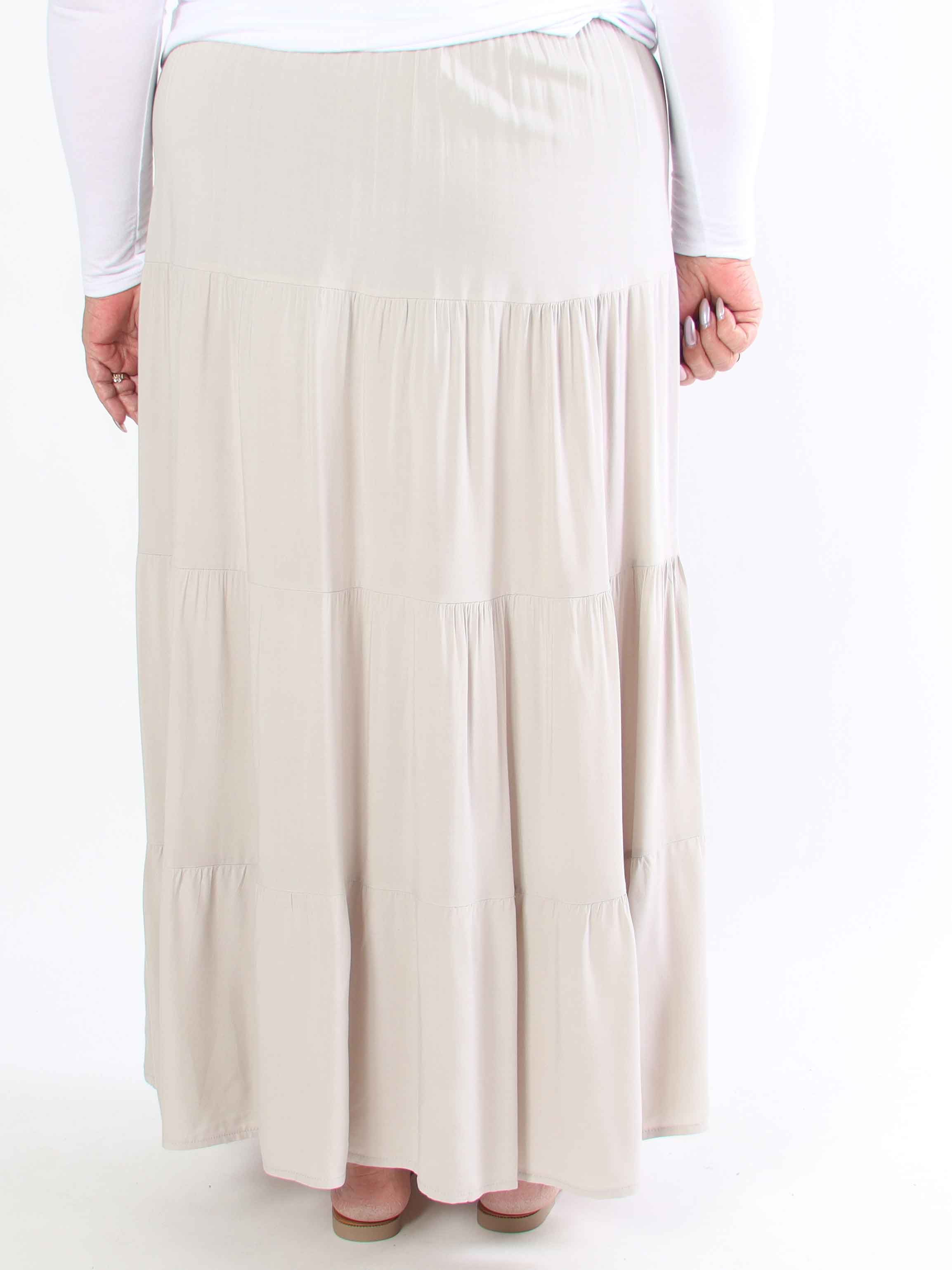 Kayla - Plus size nederdel i viskose med lag på lag look